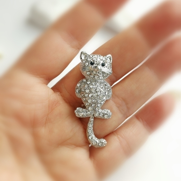 New silver crystal cat brooch pin moving tail - Picture 3 of 5